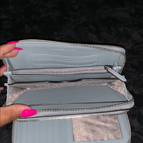 Michael Kors wallet - Picture 3 of 5